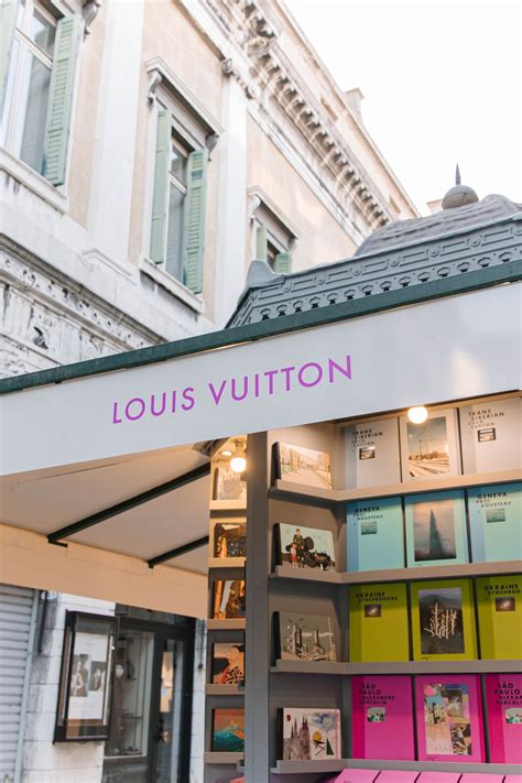 nuova louis vuitton opere d'arte|Louis Vuitton lancia la nuova collezione di foulard di .